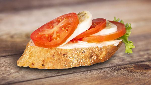 Obrázek z  Chlebíček vícezrnný s rajčaty a mozarellou - NOVINKA