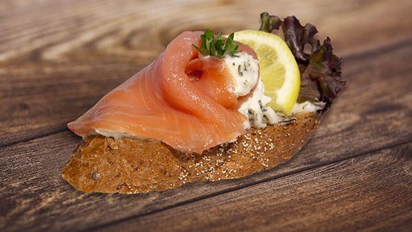 Obrázek z  Chlebíček vícezrnný s uzeným lososem 