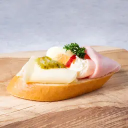 Chlebíček se šunkou a sýrem na másle - Master