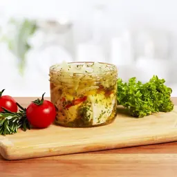 Nakládaný camembert kořeněný 660g (3ks, ve skle) - Master